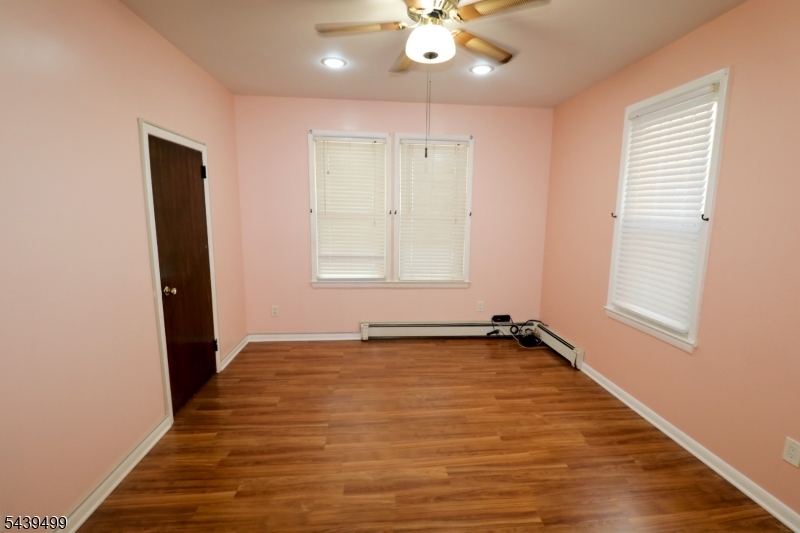 484 Delavan Ave 1