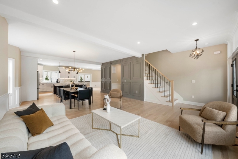 76 Montrose Ave