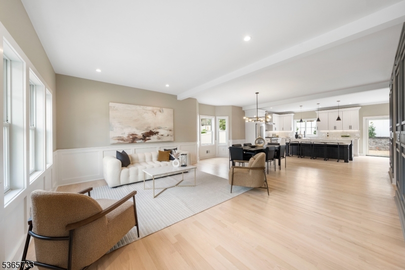 76 Montrose Ave