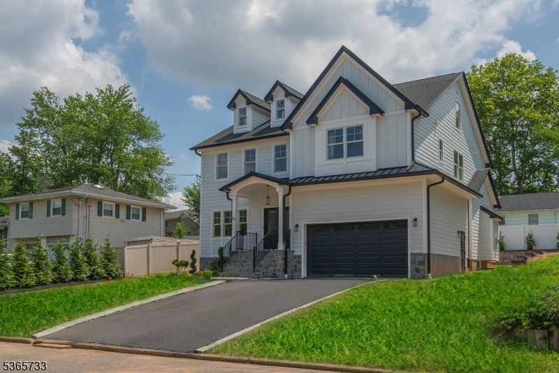 76 Montrose Ave