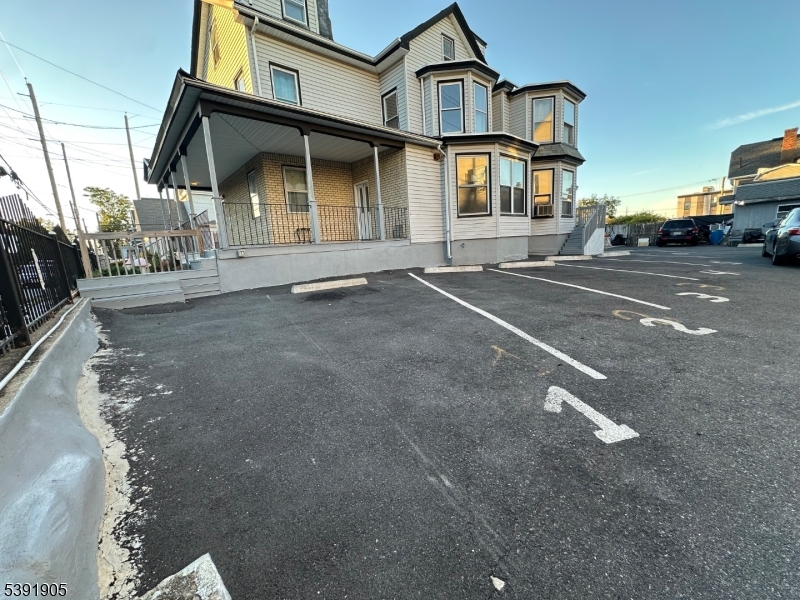 421 Ellison St
