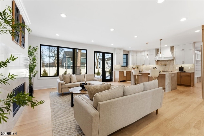 125 Tudor Oval