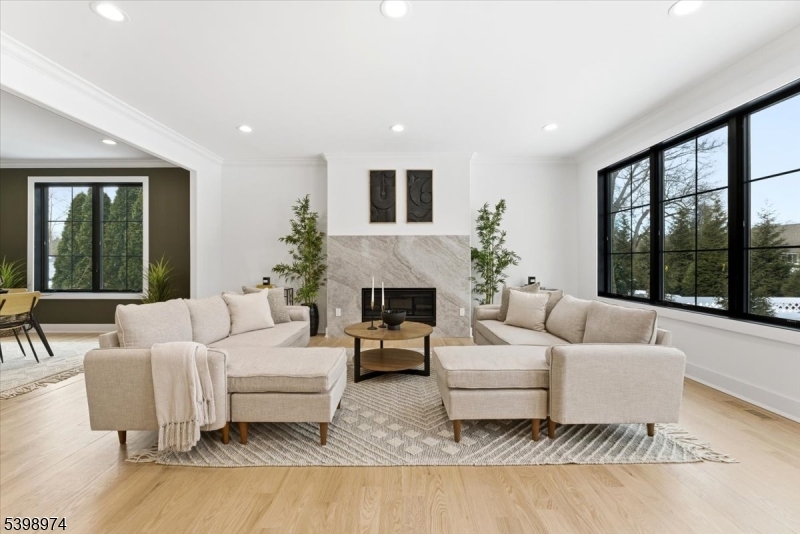 125 Tudor Oval