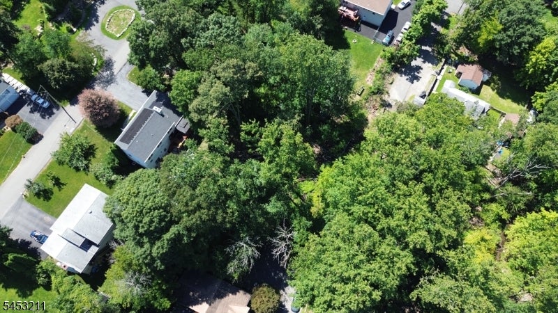 66 Iroquois Ave