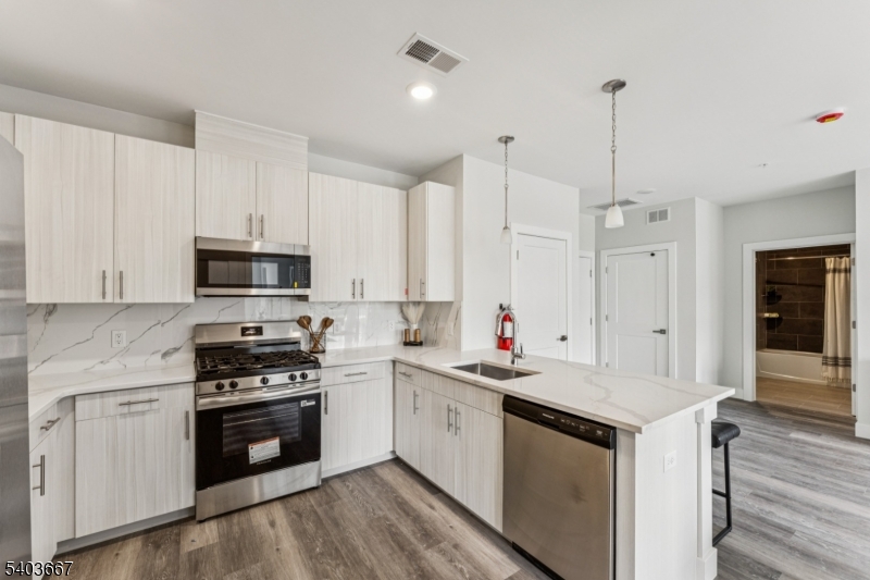 140 W Webster Ave 228