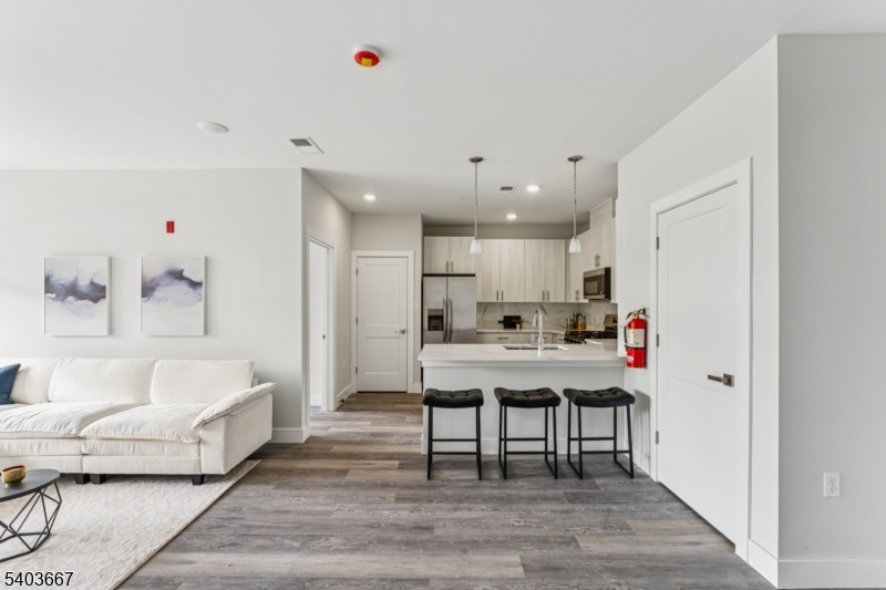 140 W Webster Ave 228