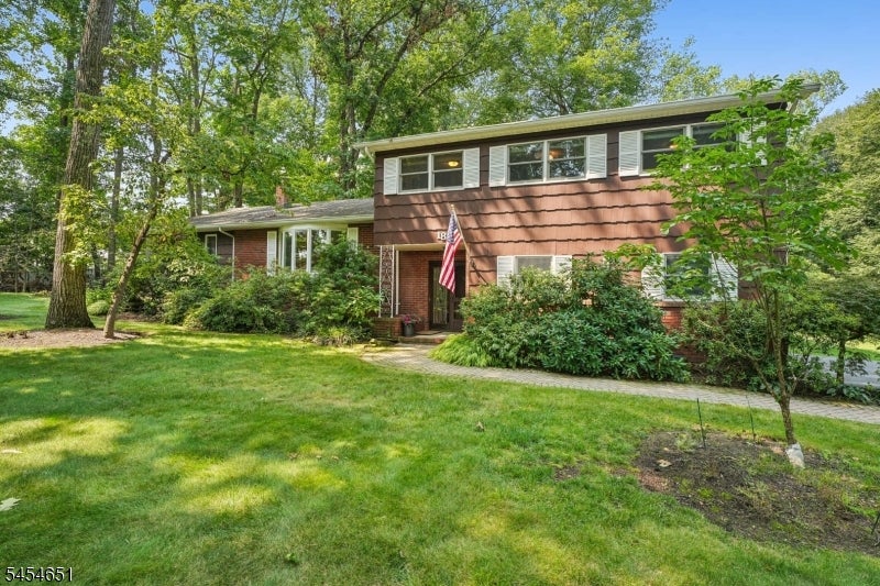 18 Holly Dr
