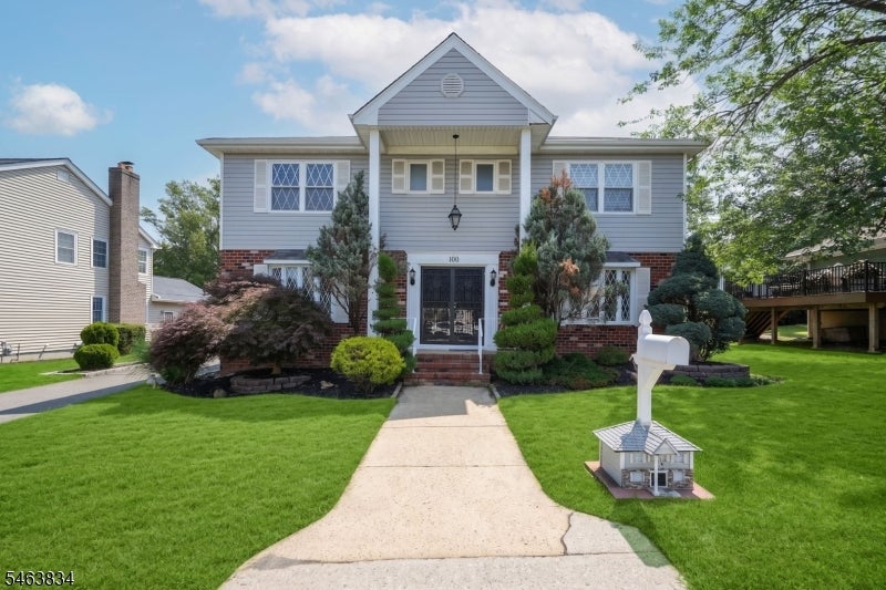 100 Howell Ave