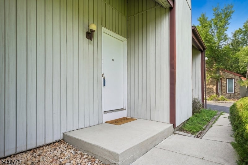 4 Arbor Ct