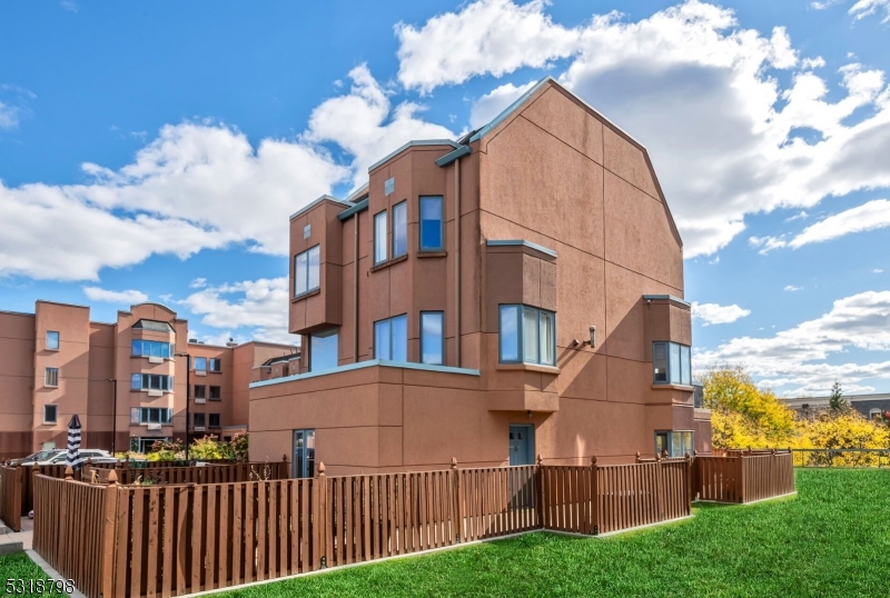 317 Thornton Ct
