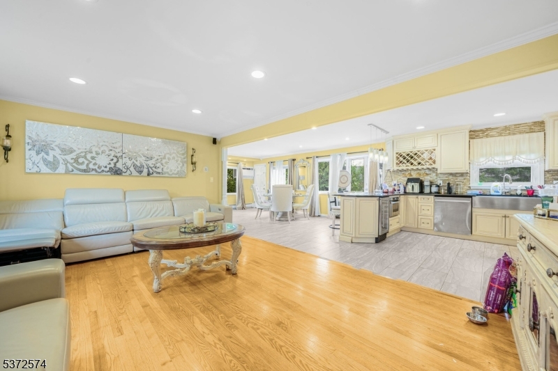 1893 Arbor Ln