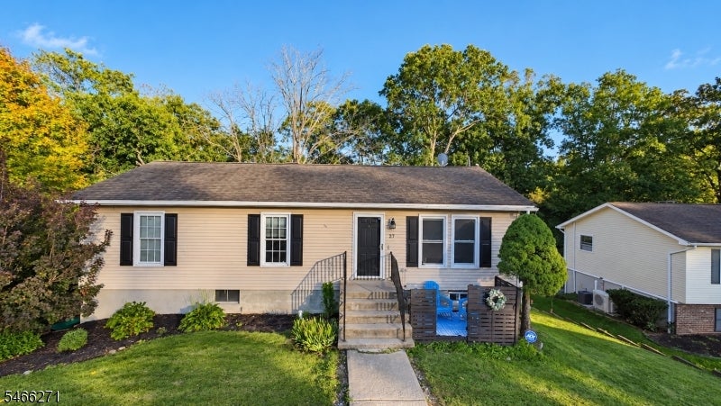 27 Birch Dr