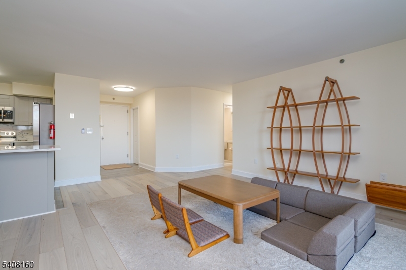 30 S Adelaide Ave 4K