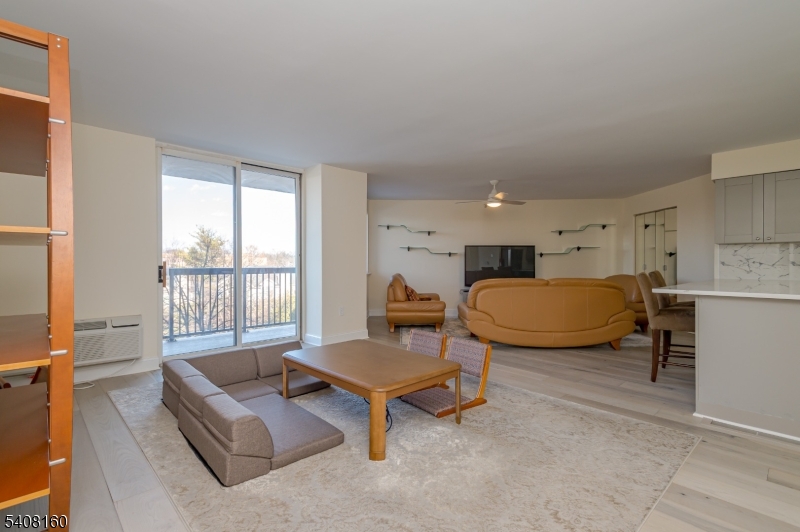 30 S Adelaide Ave 4K