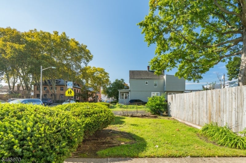 93 Telford St