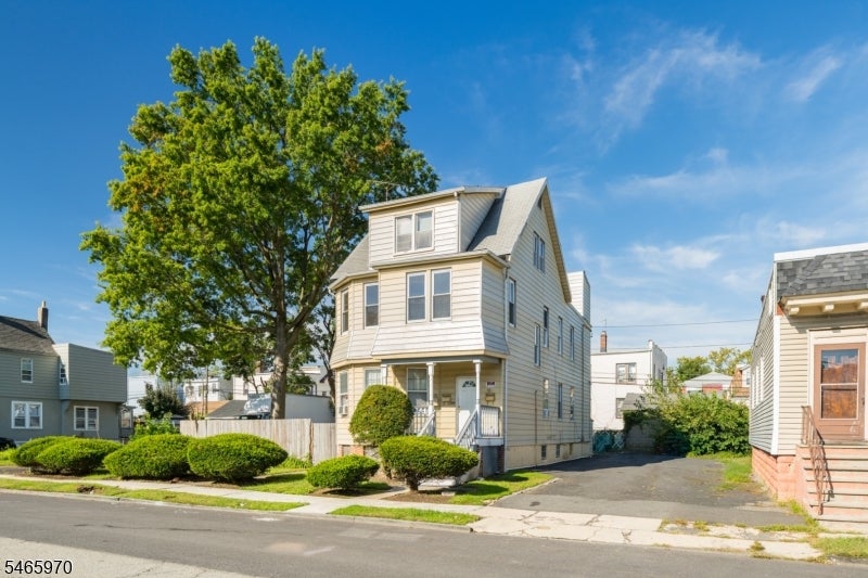 93 Telford St