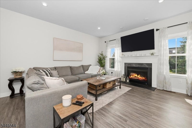 14 Cypress Ln