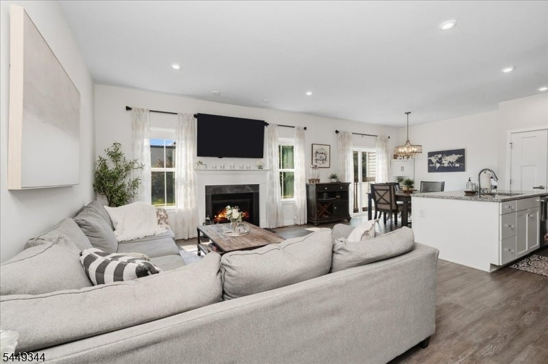 14 Cypress Ln