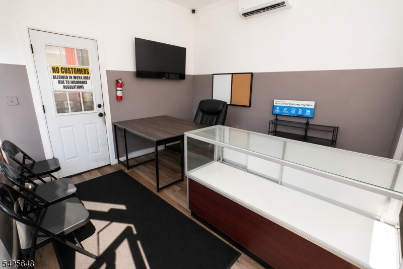 141 Bloomfield Ave