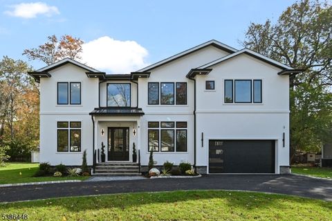 Photo of 6 Sparrow Dr, Livingston, NJ 07039 (MLS # 3993704)