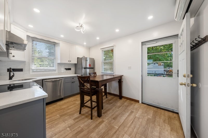 166 Victor St Unit 2