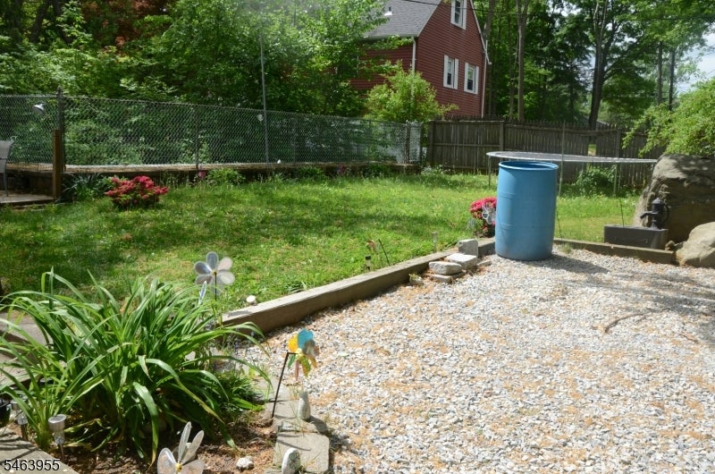 10 Allaire Rd