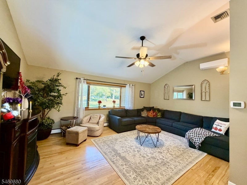 8 Hillside Ct East