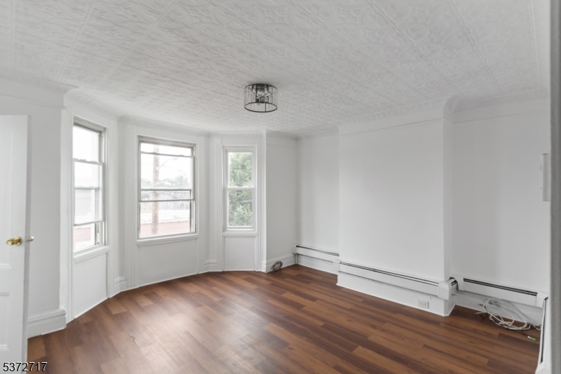 11 Joyce St