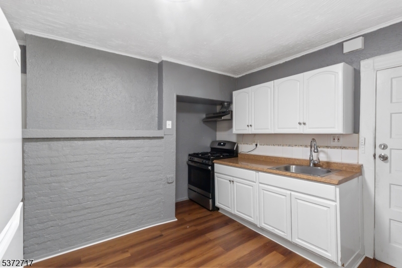 11 Joyce St