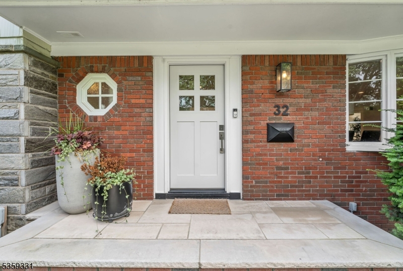 32 Lowell Rd