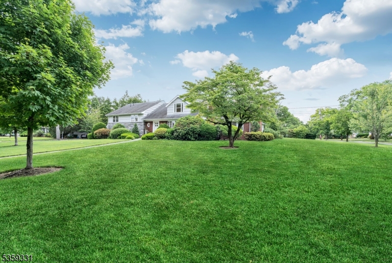 32 Lowell Rd