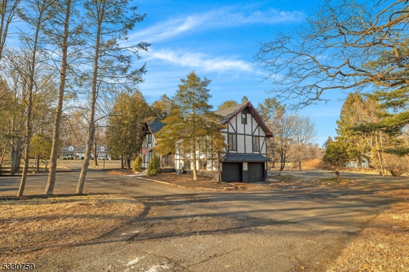 2 Twinbrooks Trail