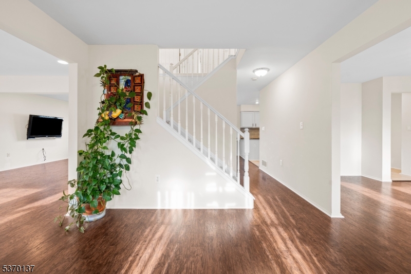 96 Lark Dr