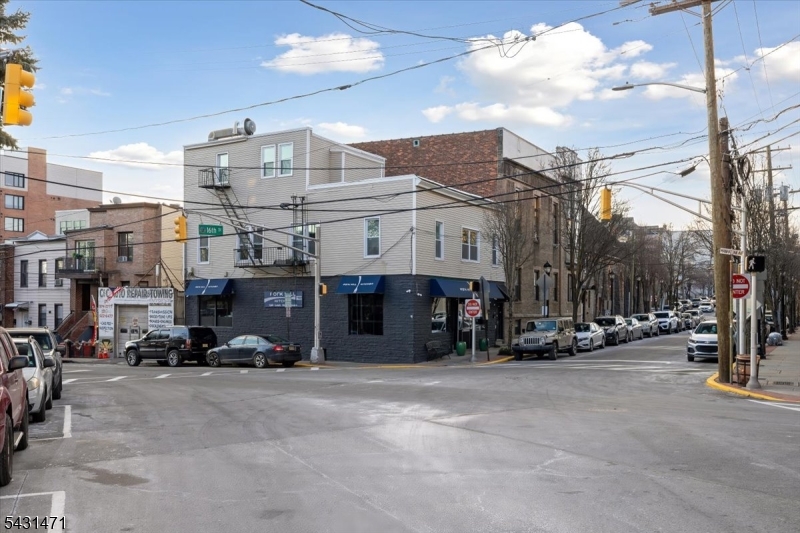 201 16Th St