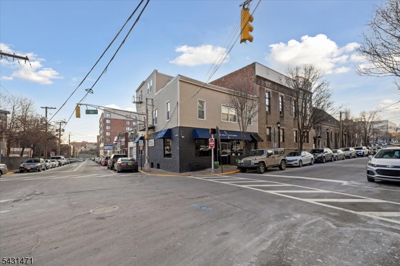 201 16Th St