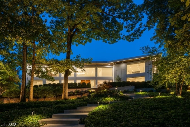 349 Crestmont Rd