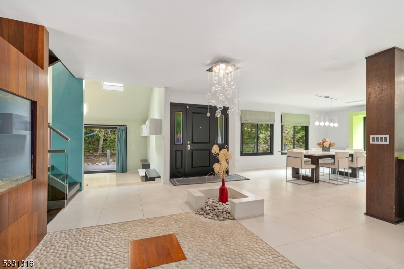 329 Glen Rd