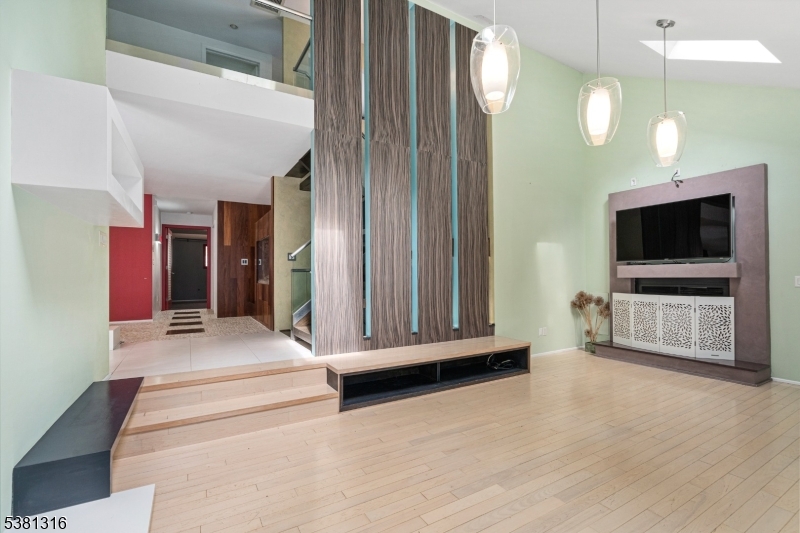 329 Glen Rd