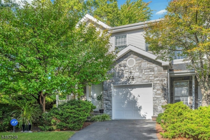 84 Emily Pl