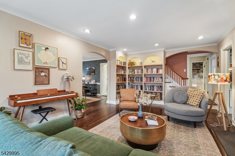 289 Western Dr S.