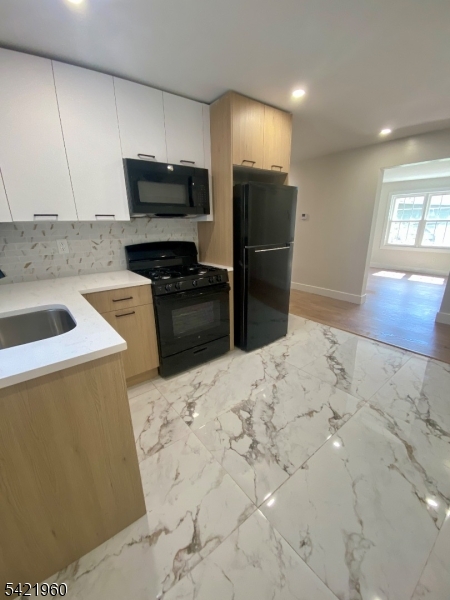 323 Rutherford Ave 1