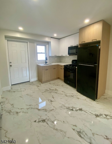 323 Rutherford Ave 1