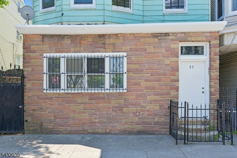 55 Hawkins St