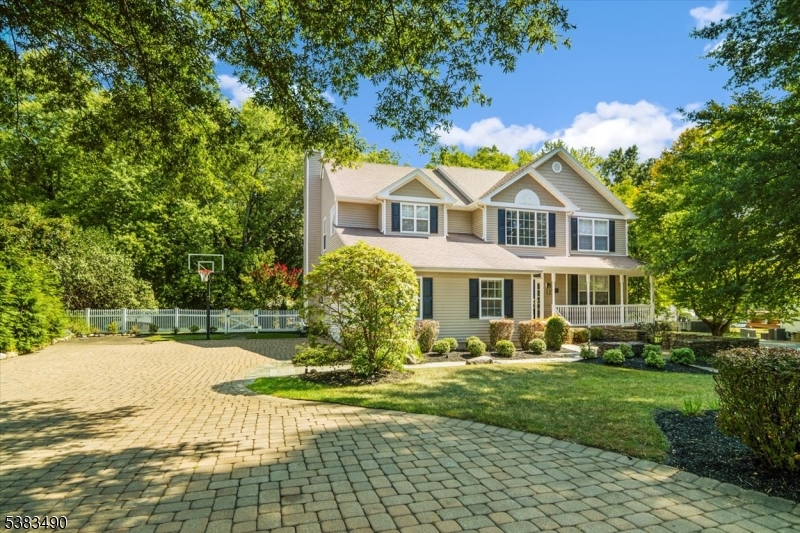 18 Country Meadows Ln