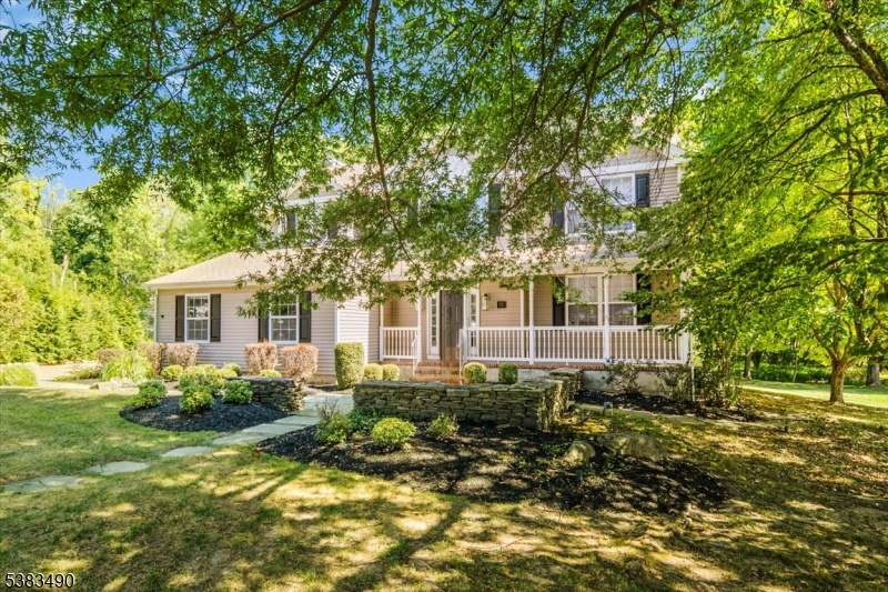 18 Country Meadows Ln