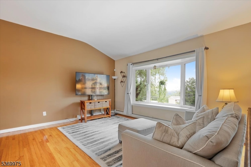 28 Willow Ave