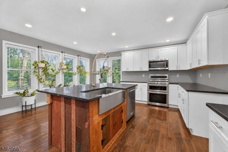 3097 River Rd