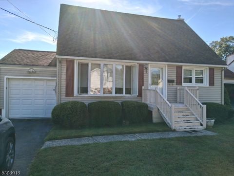 Photo of 133 Oneida Ave, North Plainfield, NJ 07060 (MLS # 3994856)