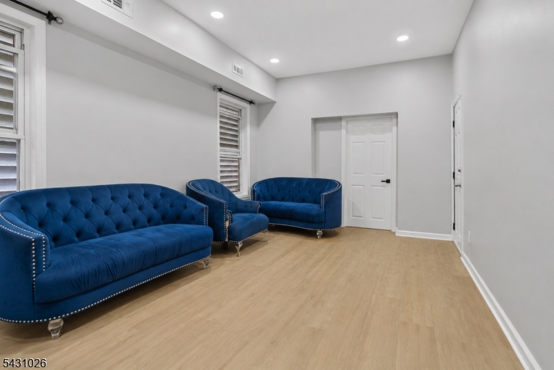 293 Clifton Ave