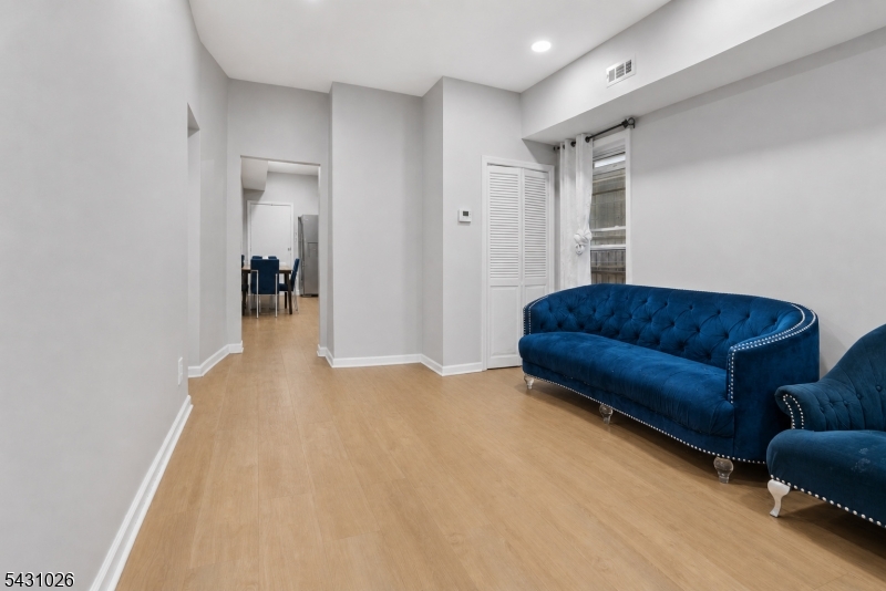 293 Clifton Ave